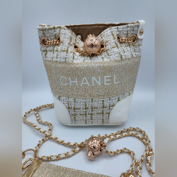 CHANEL Winter Tweed Make-up Bucket Bag Crossbody Gold Chain Snowflake GWP NIB - Picture 6 of 11
